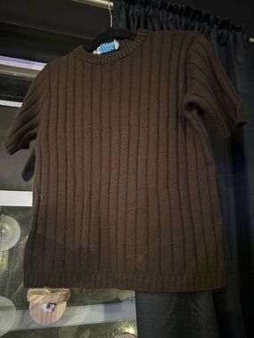 Vintage Women's Dark Brown Ribbed Short-Sleeve Crewneck Sweater